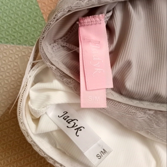 2 BRAND NEW BOUTIQUE BRALETTES BUNDLE S/M - Picture 4 of 6